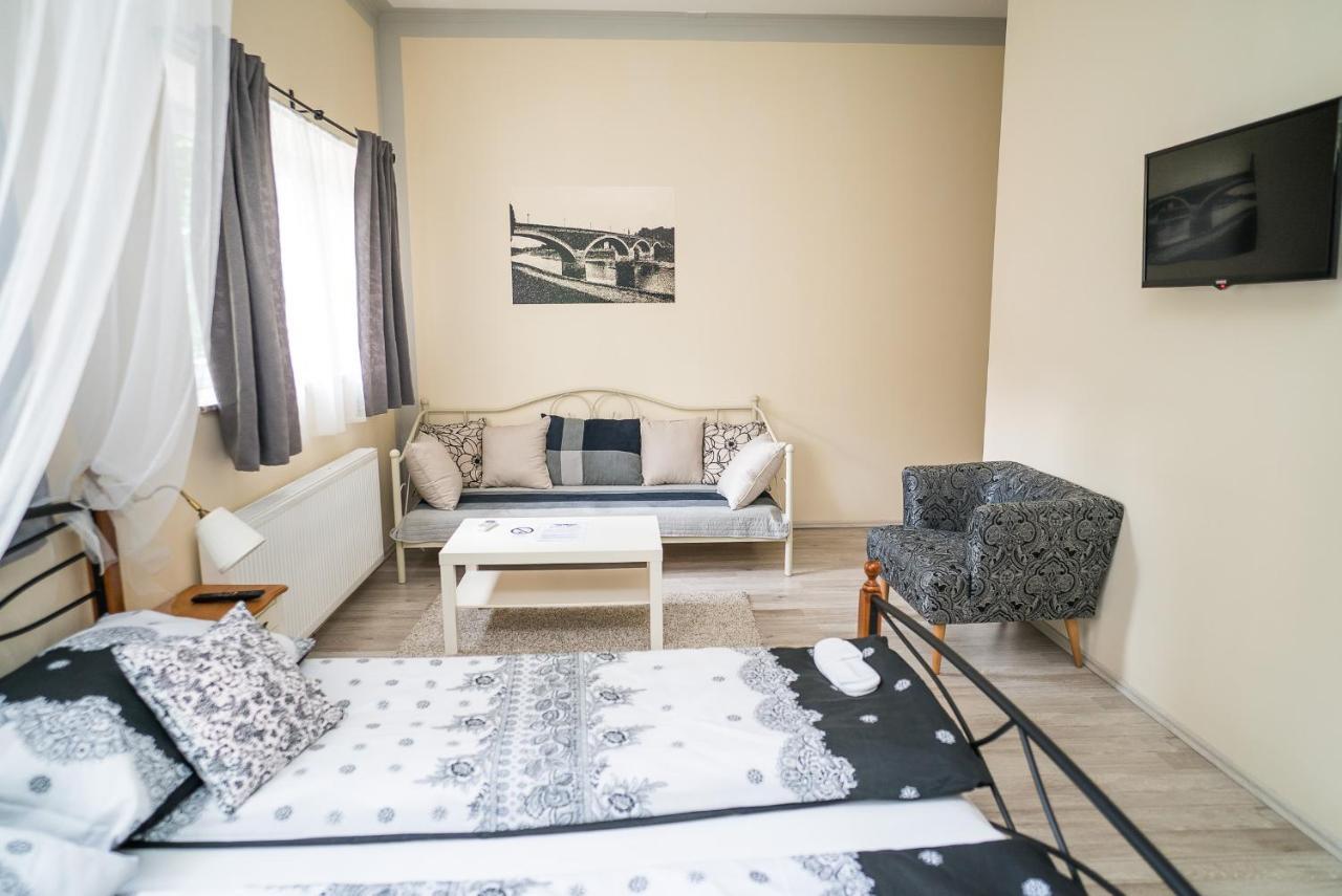 Boutique Hostel Kings N' Queens Загреб Екстер'єр фото