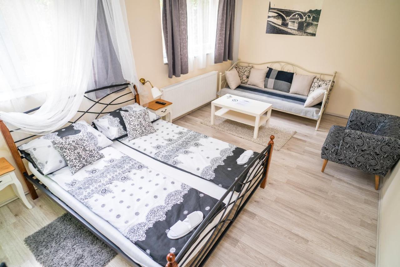 Boutique Hostel Kings N' Queens Загреб Екстер'єр фото