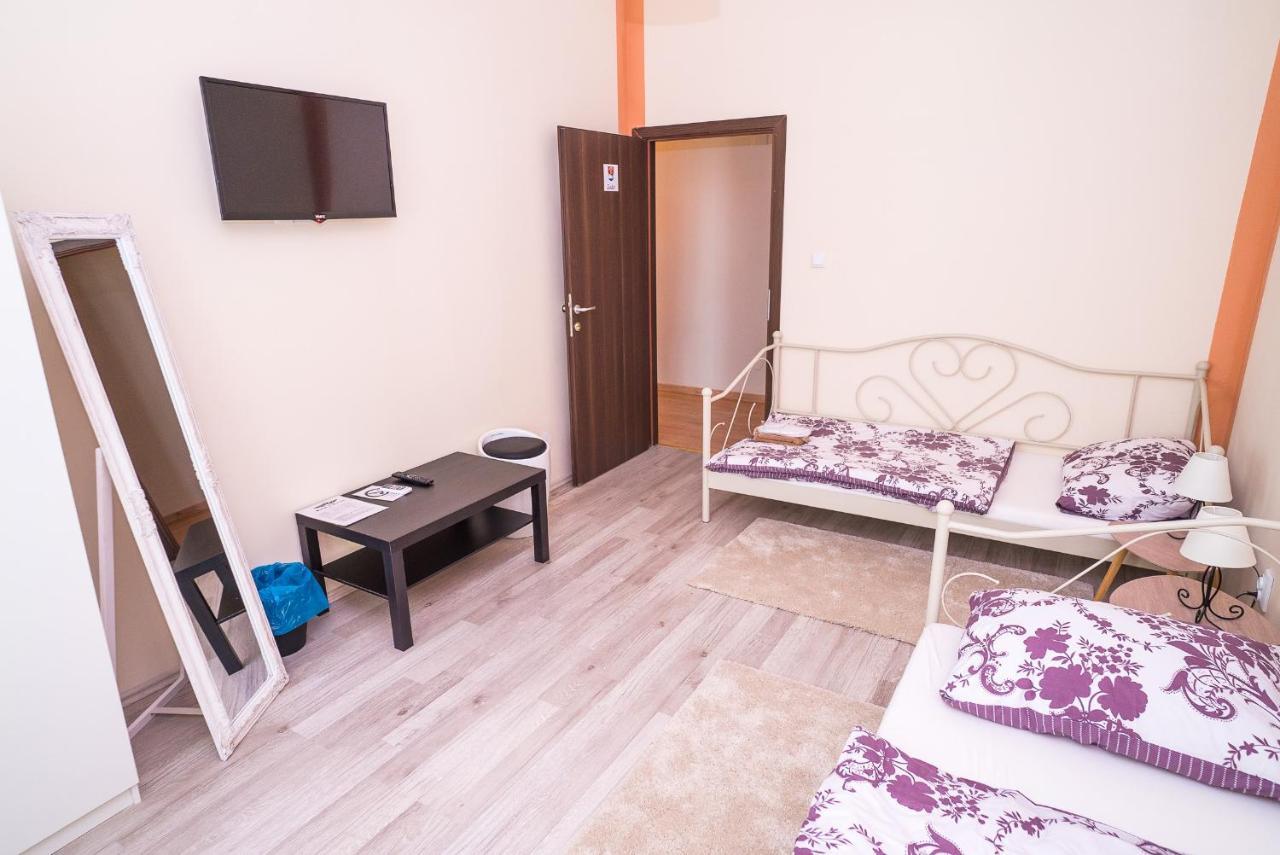Boutique Hostel Kings N' Queens Загреб Екстер'єр фото