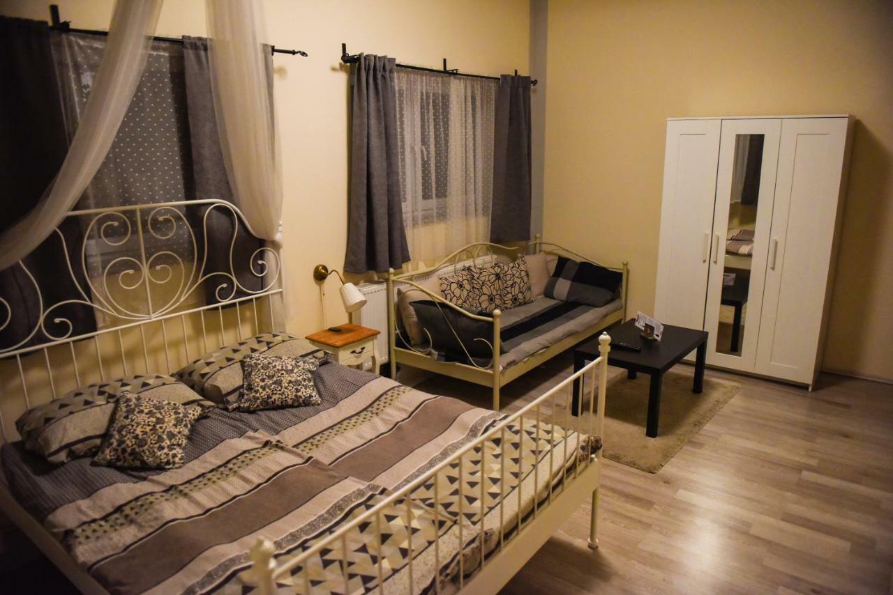 Boutique Hostel Kings N' Queens Загреб Екстер'єр фото